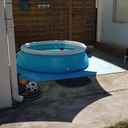 아파트 Superbe T2 Avec Jardin, Piscine-enfant Et Parking *