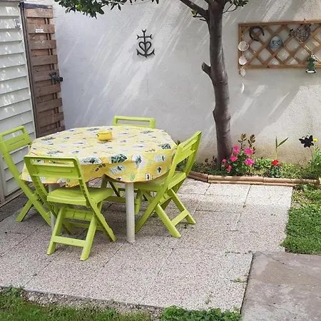 Superbe T2 Avec Jardin, Piscine-enfant Et Parking 아흘르