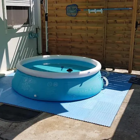 Superbe T2 Avec Jardin, Piscine-enfant Et Parking 아파트 *