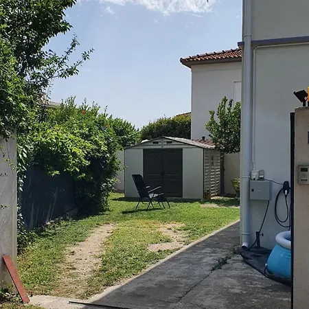 Superbe T2 Avec Jardin, Piscine-enfant Et Parking