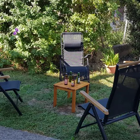 아파트 Superbe T2 Avec Jardin, Piscine-enfant Et Parking