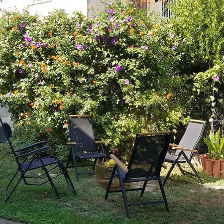 Superbe T2 Avec Jardin, Piscine-enfant Et Parking 아파트 *